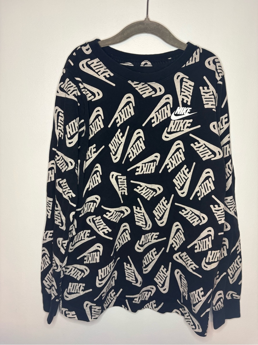 Nike Black & White Logo-Print boys Sweater